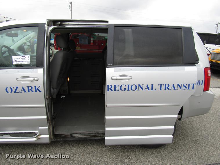 image for item DF7842 2010 Dodge Grand Caravan van