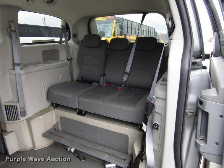 image for item DF7842 2010 Dodge Grand Caravan van