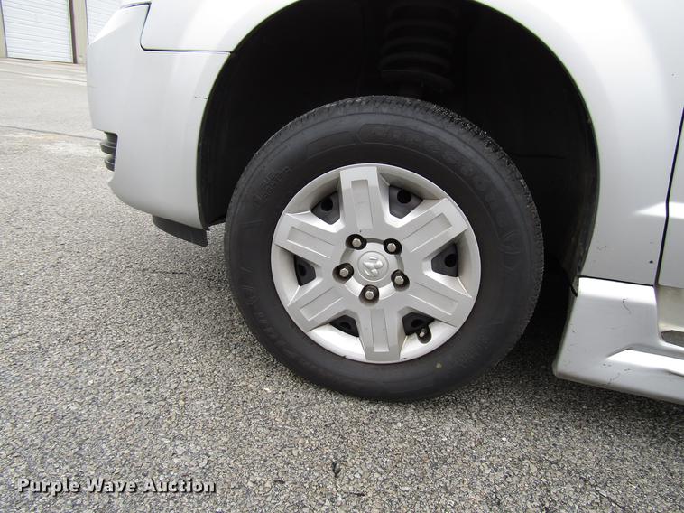 image for item DF7842 2010 Dodge Grand Caravan van
