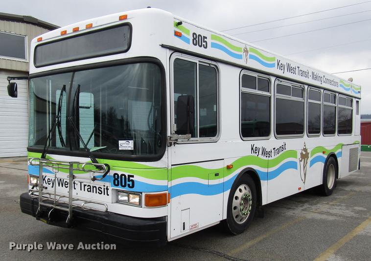 image for item DF7843 2001 Gillig G18E102R2 shuttle bus