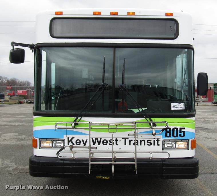 image for item DF7843 2001 Gillig G18E102R2 shuttle bus