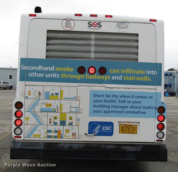 image for item DF7843 2001 Gillig G18E102R2 shuttle bus