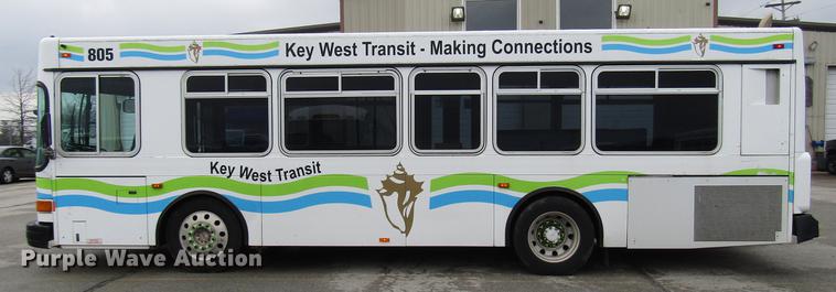 image for item DF7843 2001 Gillig G18E102R2 shuttle bus