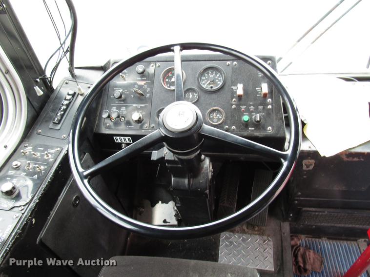 image for item DF7843 2001 Gillig G18E102R2 shuttle bus