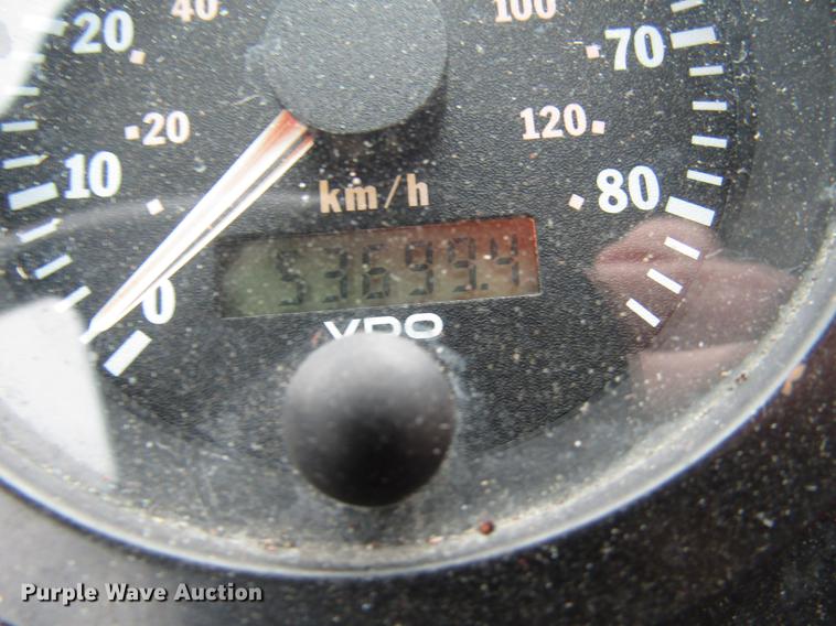 image for item DF7843 2001 Gillig G18E102R2 shuttle bus