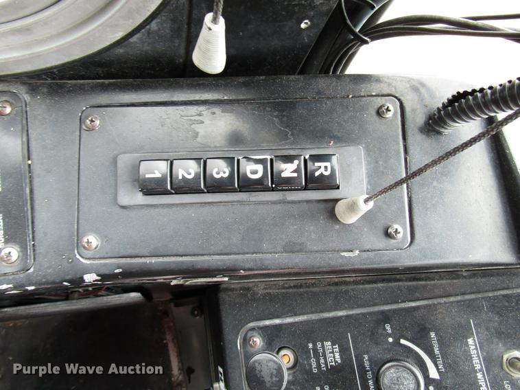 image for item DF7843 2001 Gillig G18E102R2 shuttle bus