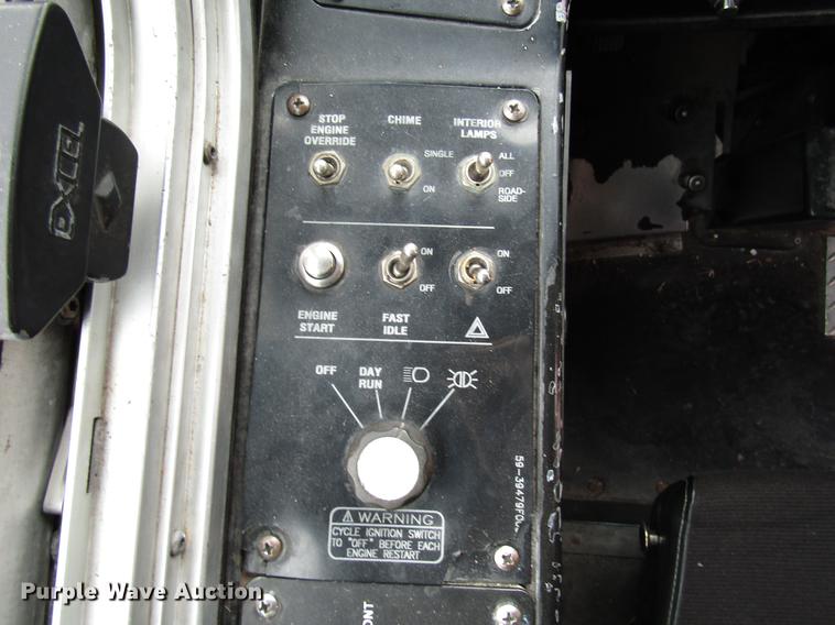 image for item DF7843 2001 Gillig G18E102R2 shuttle bus