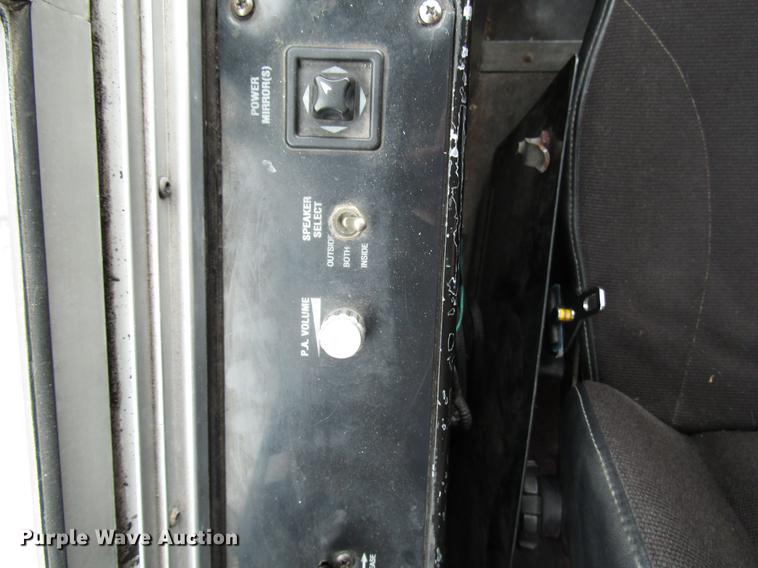 image for item DF7843 2001 Gillig G18E102R2 shuttle bus