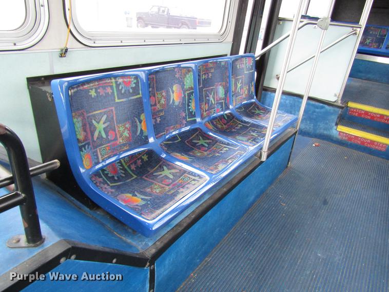 image for item DF7843 2001 Gillig G18E102R2 shuttle bus