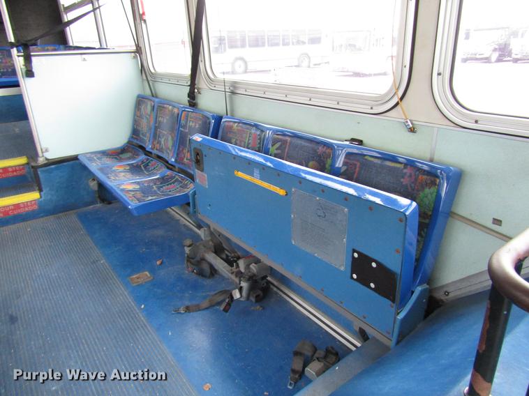 image for item DF7843 2001 Gillig G18E102R2 shuttle bus