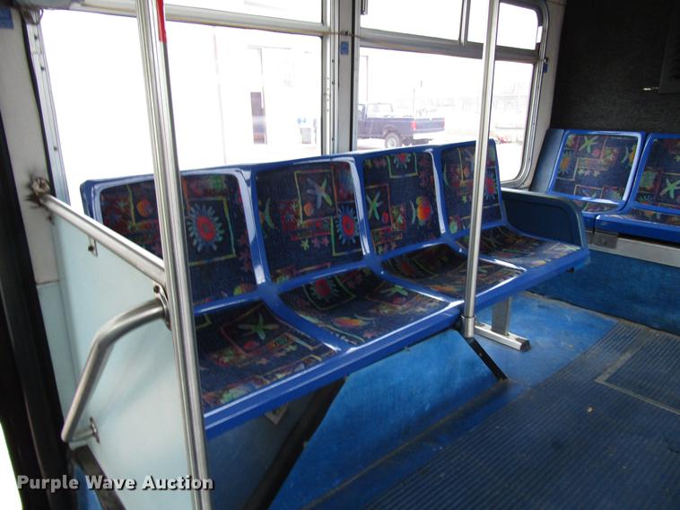 image for item DF7843 2001 Gillig G18E102R2 shuttle bus