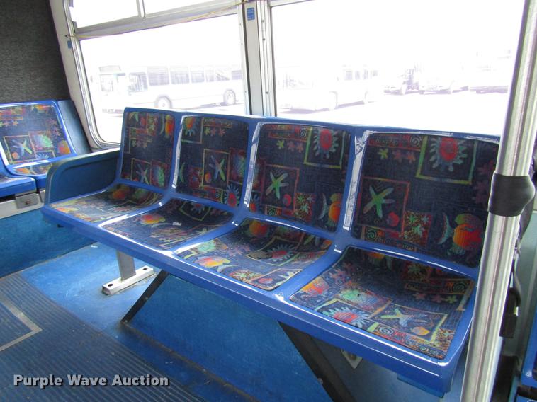 image for item DF7843 2001 Gillig G18E102R2 shuttle bus