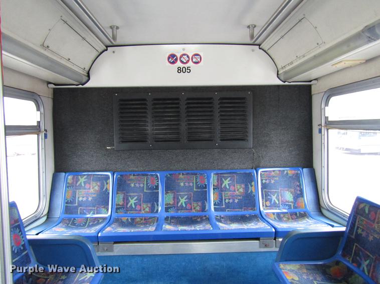 image for item DF7843 2001 Gillig G18E102R2 shuttle bus