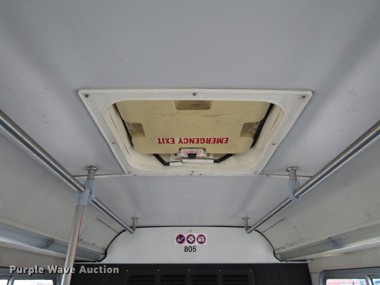 image for item DF7843 2001 Gillig G18E102R2 shuttle bus