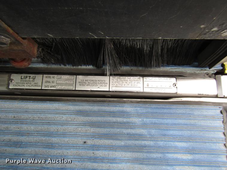 image for item DF7843 2001 Gillig G18E102R2 shuttle bus