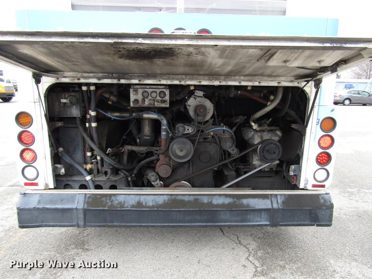 image for item DF7843 2001 Gillig G18E102R2 shuttle bus