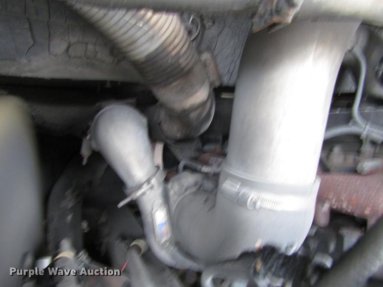 image for item DF7843 2001 Gillig G18E102R2 shuttle bus