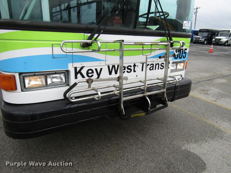 image for item DF7843 2001 Gillig G18E102R2 shuttle bus