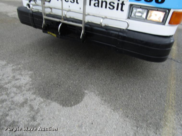 image for item DF7843 2001 Gillig G18E102R2 shuttle bus