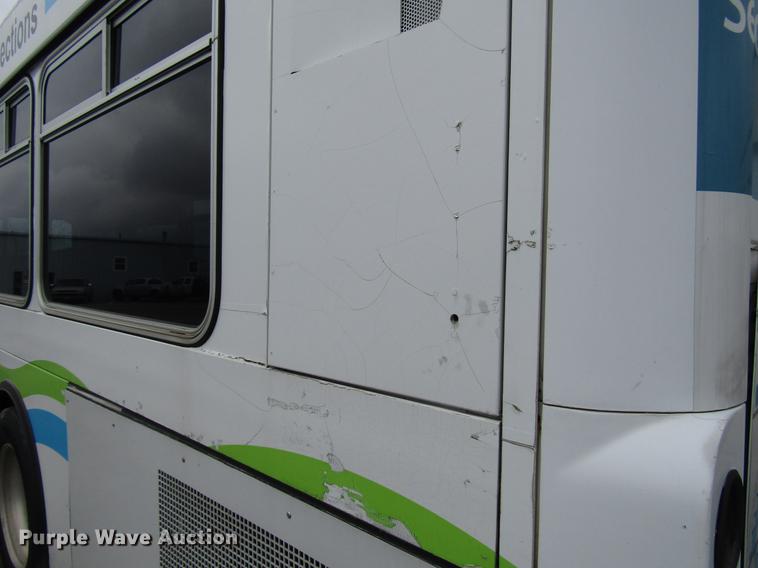 image for item DF7843 2001 Gillig G18E102R2 shuttle bus