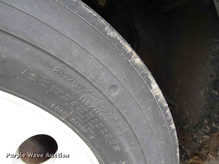 image for item DF7843 2001 Gillig G18E102R2 shuttle bus