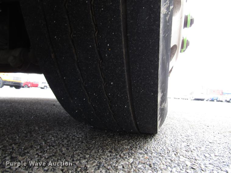 image for item DF7843 2001 Gillig G18E102R2 shuttle bus