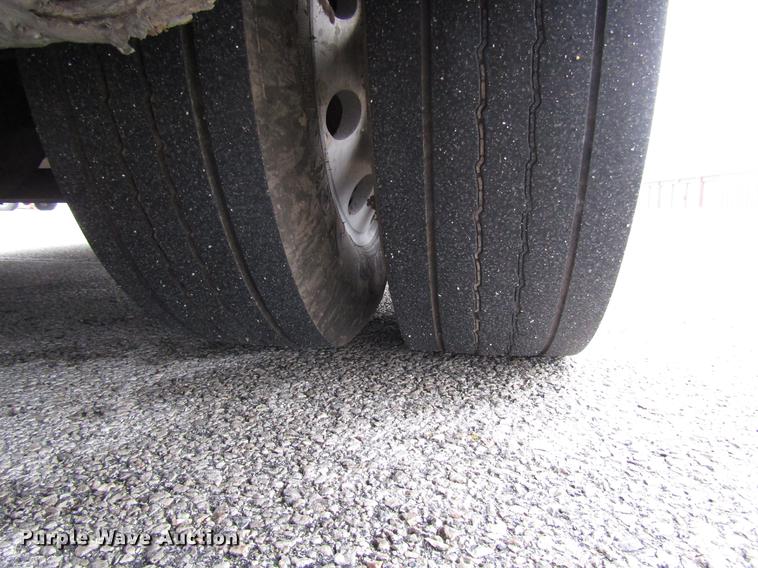 image for item DF7843 2001 Gillig G18E102R2 shuttle bus