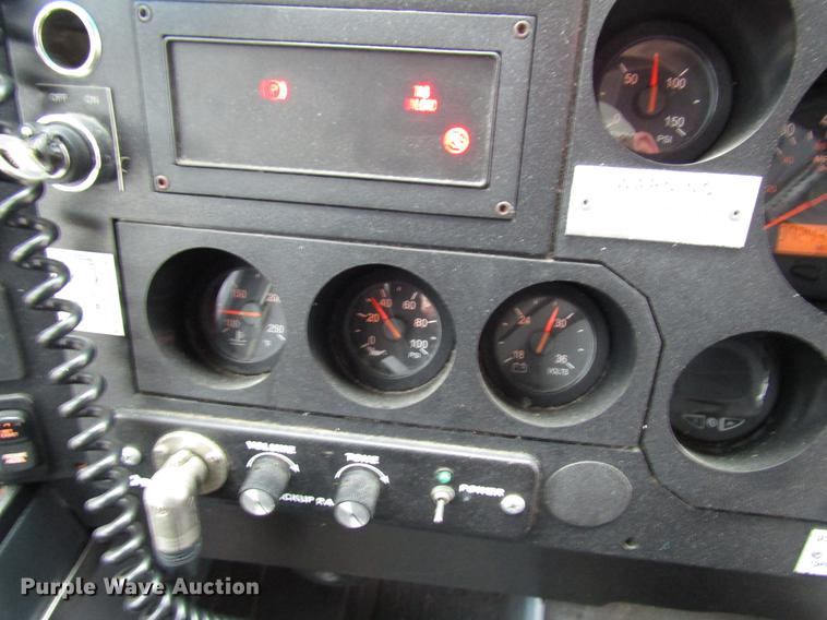 image for item DF7844 2010 MCI D4505 coach bus