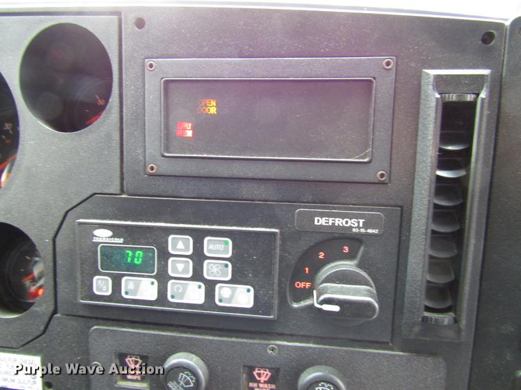 image for item DF7844 2010 MCI D4505 coach bus