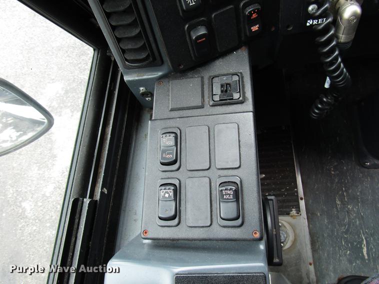 image for item DF7844 2010 MCI D4505 coach bus