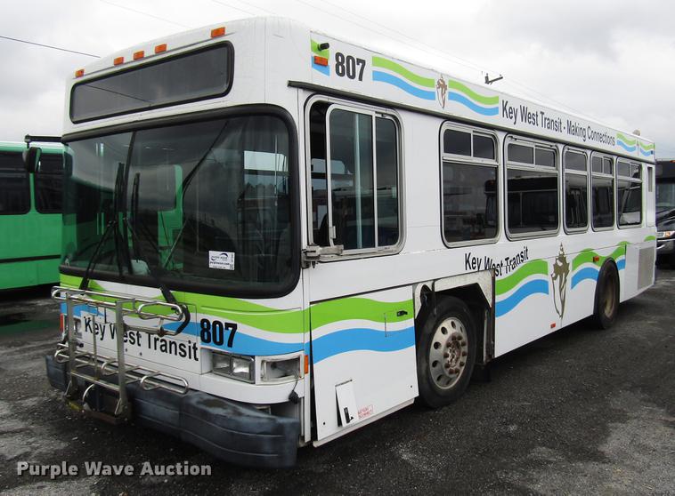 image for item DF7845 2001 Gillig G18E102R2 shuttle bus