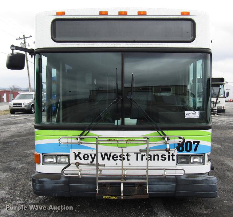 image for item DF7845 2001 Gillig G18E102R2 shuttle bus