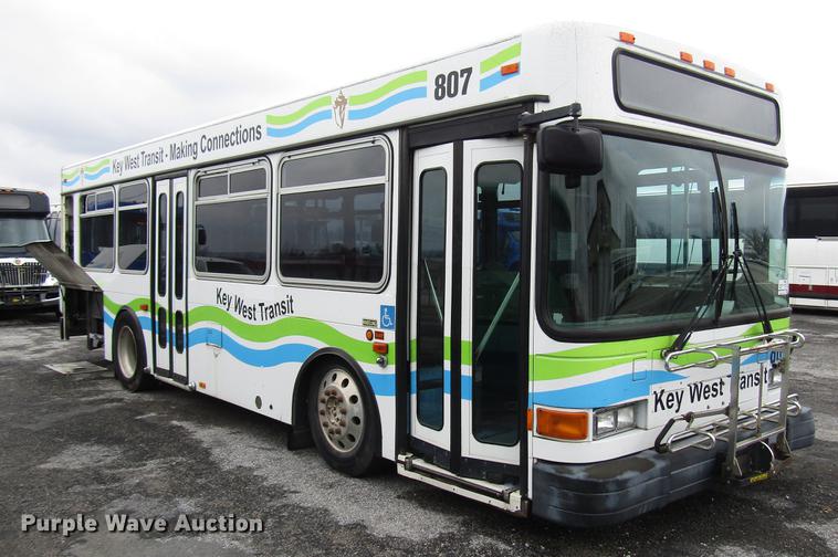 image for item DF7845 2001 Gillig G18E102R2 shuttle bus