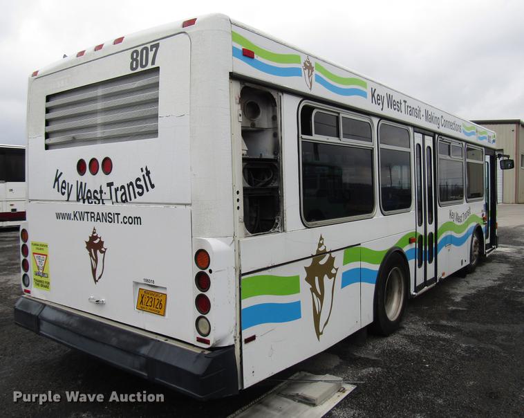 image for item DF7845 2001 Gillig G18E102R2 shuttle bus