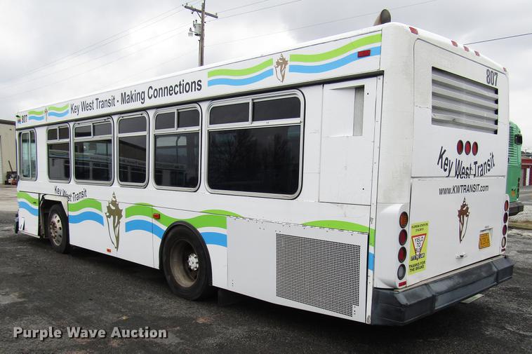 image for item DF7845 2001 Gillig G18E102R2 shuttle bus