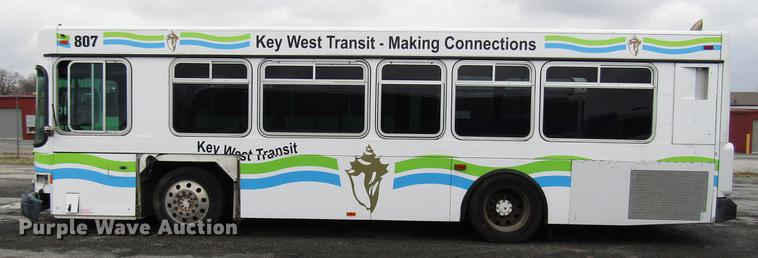 image for item DF7845 2001 Gillig G18E102R2 shuttle bus