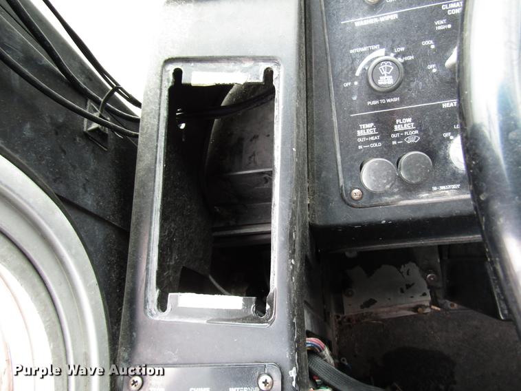 image for item DF7845 2001 Gillig G18E102R2 shuttle bus