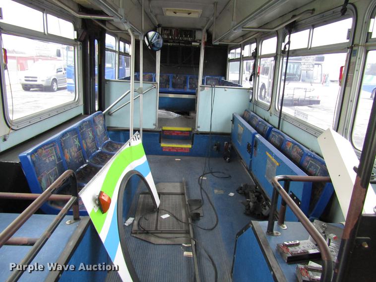 image for item DF7845 2001 Gillig G18E102R2 shuttle bus