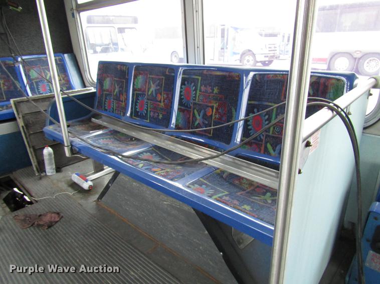 image for item DF7845 2001 Gillig G18E102R2 shuttle bus