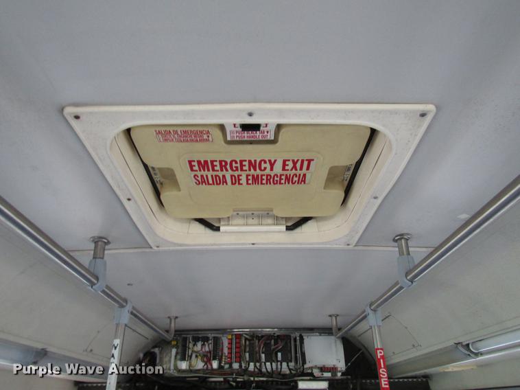 image for item DF7845 2001 Gillig G18E102R2 shuttle bus