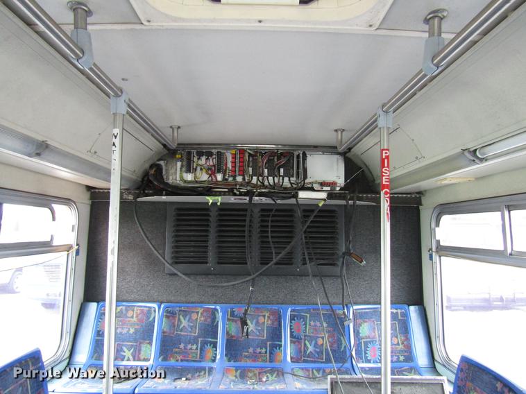 image for item DF7845 2001 Gillig G18E102R2 shuttle bus