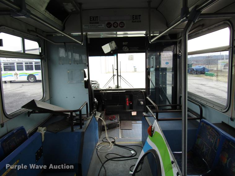 image for item DF7845 2001 Gillig G18E102R2 shuttle bus