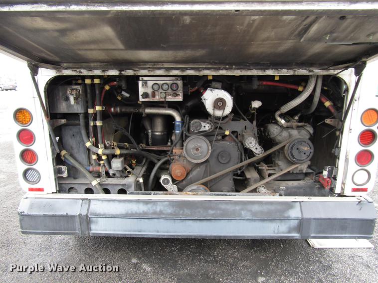 image for item DF7845 2001 Gillig G18E102R2 shuttle bus