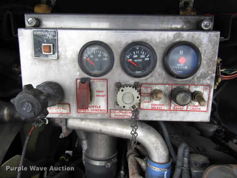 image for item DF7845 2001 Gillig G18E102R2 shuttle bus