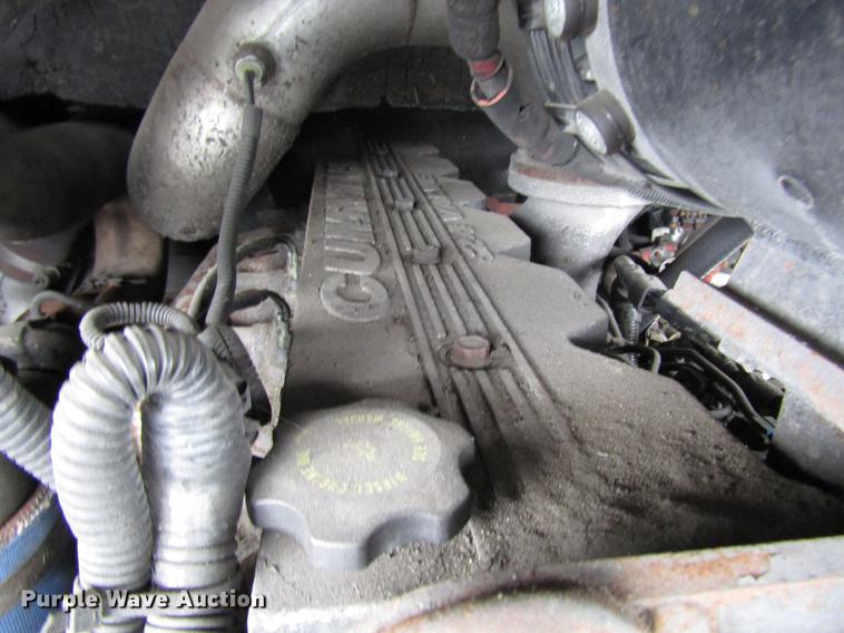 image for item DF7845 2001 Gillig G18E102R2 shuttle bus