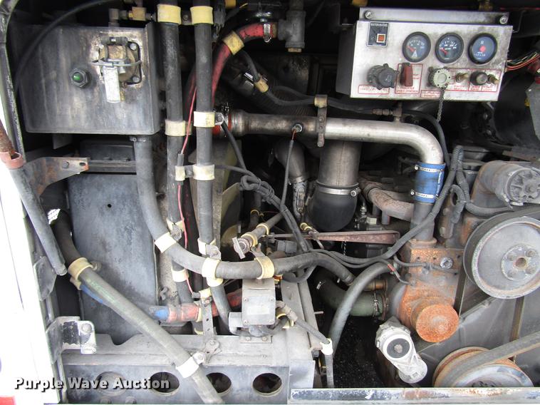 image for item DF7845 2001 Gillig G18E102R2 shuttle bus