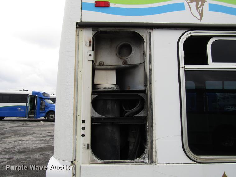 image for item DF7845 2001 Gillig G18E102R2 shuttle bus