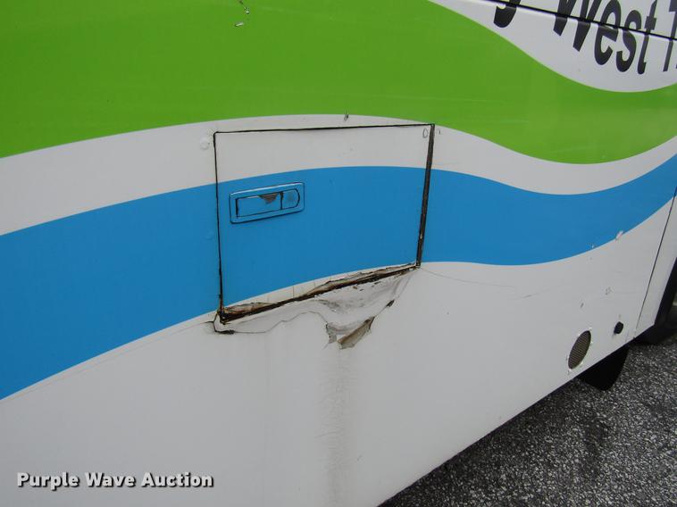 image for item DF7845 2001 Gillig G18E102R2 shuttle bus