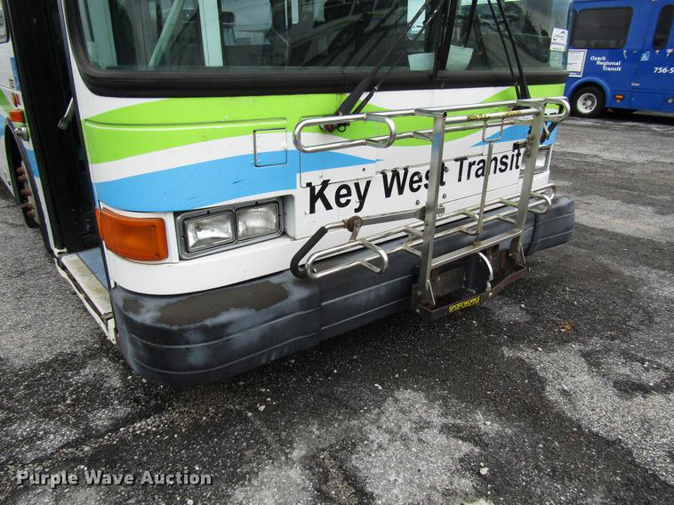 image for item DF7845 2001 Gillig G18E102R2 shuttle bus