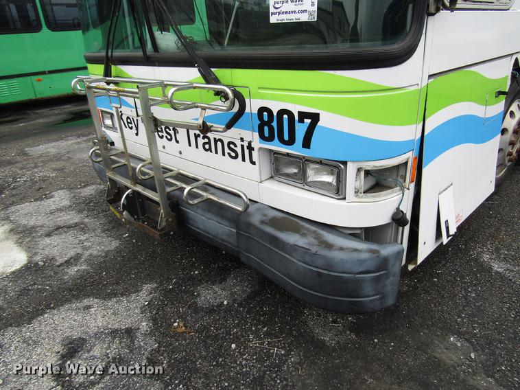 image for item DF7845 2001 Gillig G18E102R2 shuttle bus